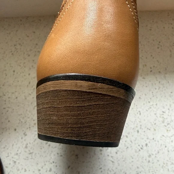 Dingo Booties, 7M, Great Condition - Picture 4 of 8